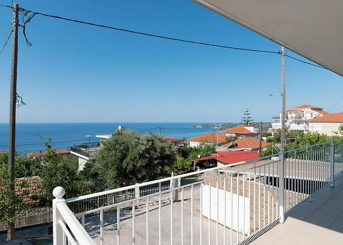 Lakis Residence